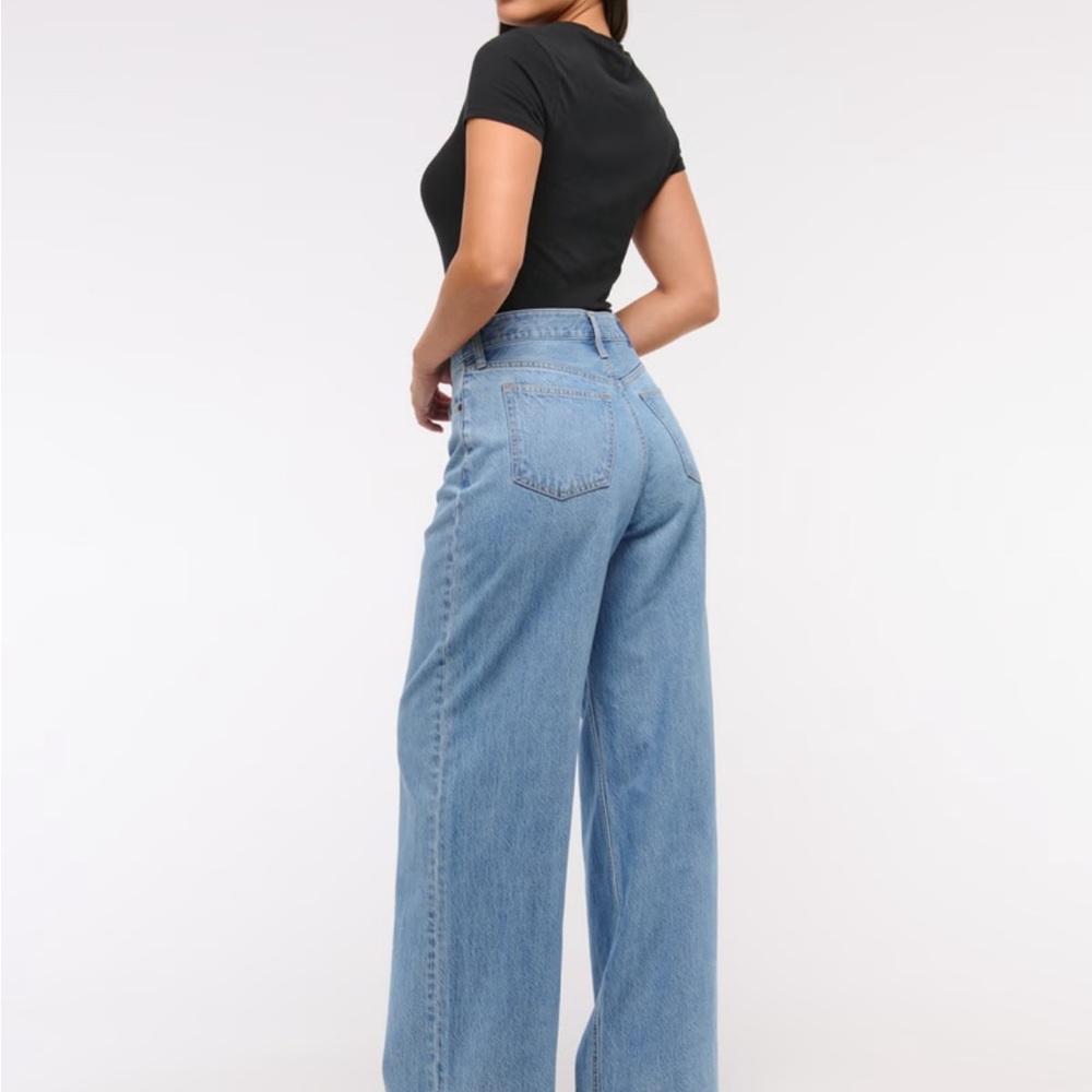 A&F Curve Love High Rise Wide Leg Jeans- size 14 or 32 - Picture 3 of 11